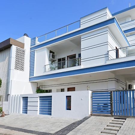 The Autumn Leaves Bhopal Bed & Breakfast ภายนอก รูปภาพ